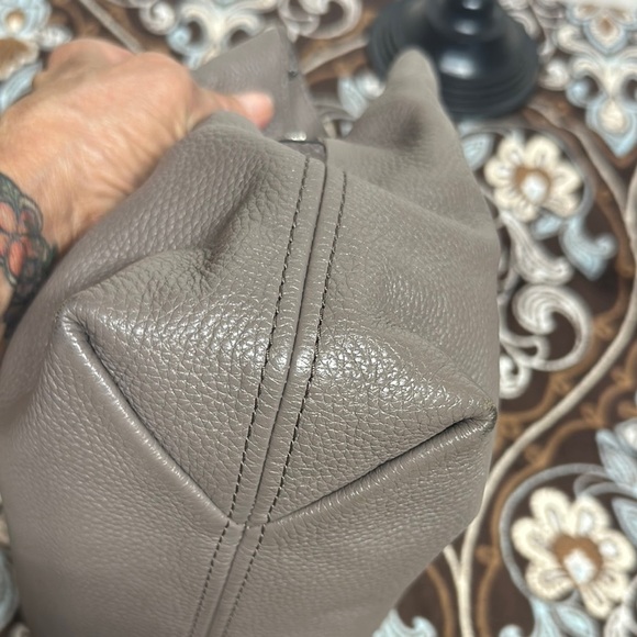 Michael Kors Jet Set Leather Shoulder Bag with Chain Straps - Picture 9 of 16